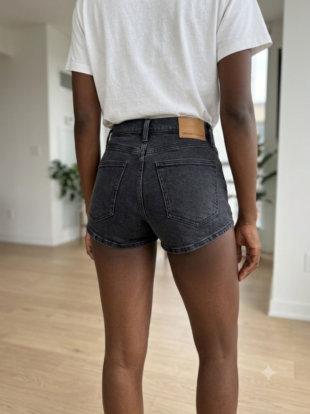 Denim Forum The Lola Clean Cheeky Short Size 24 Black | High Rise Denim Shorts